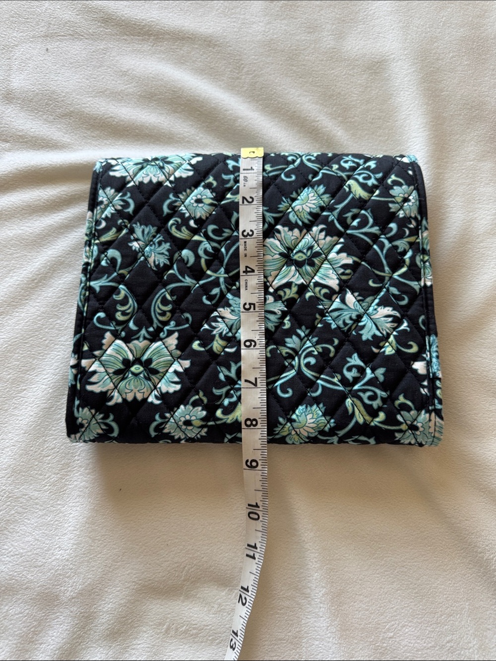 Lemon Hill Quilted Hanging Toiletry/ Cosmetic Bag Case - Picture 4 of 9